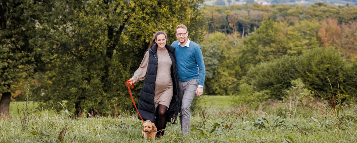 Babybauchfotos Maternity Schwangerschaftsfotos Fotografin Tecklenburg Mettingen Ibbenbüren Osnabrück Münster Lotte Westerkappeln Laggenbeck Hund Zwillinge Zwillingsschwangerschaft