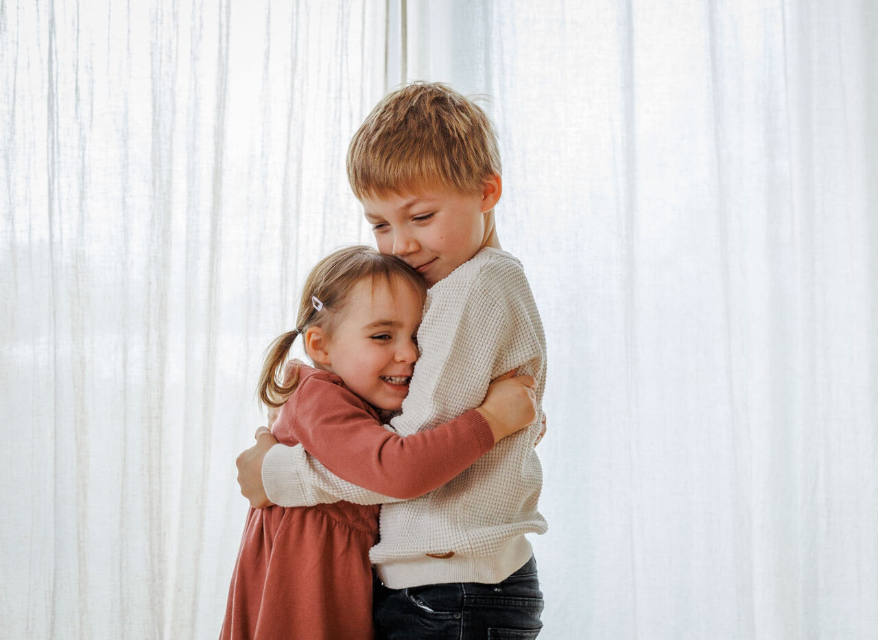 Familienfotos Kinder Geschwister zuhause Tecklenburg Ibbenbüren Mettingen Westerkappeln Lotte Osnabrück Münster Greven Ladbergen